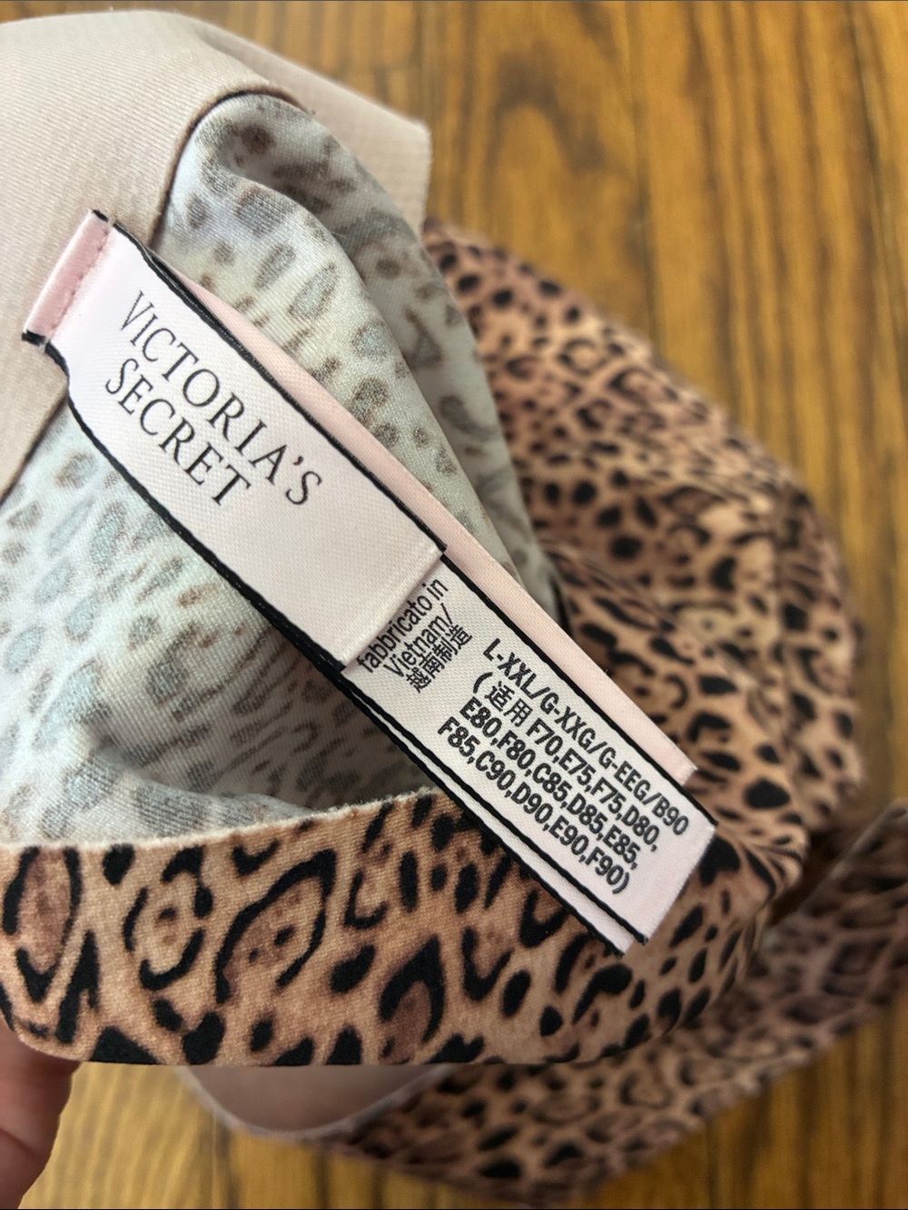 Victoria's Secret Leopard Print Wireless comfy Bra fits size L-XXL - Picture 2 of 4